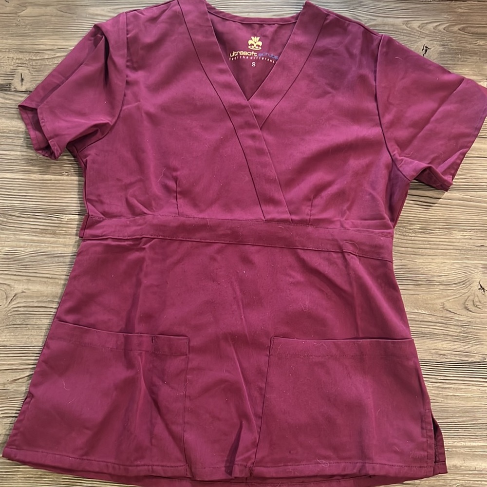 Bundle of 6 scrub tops size small - Picture 11 of 11
